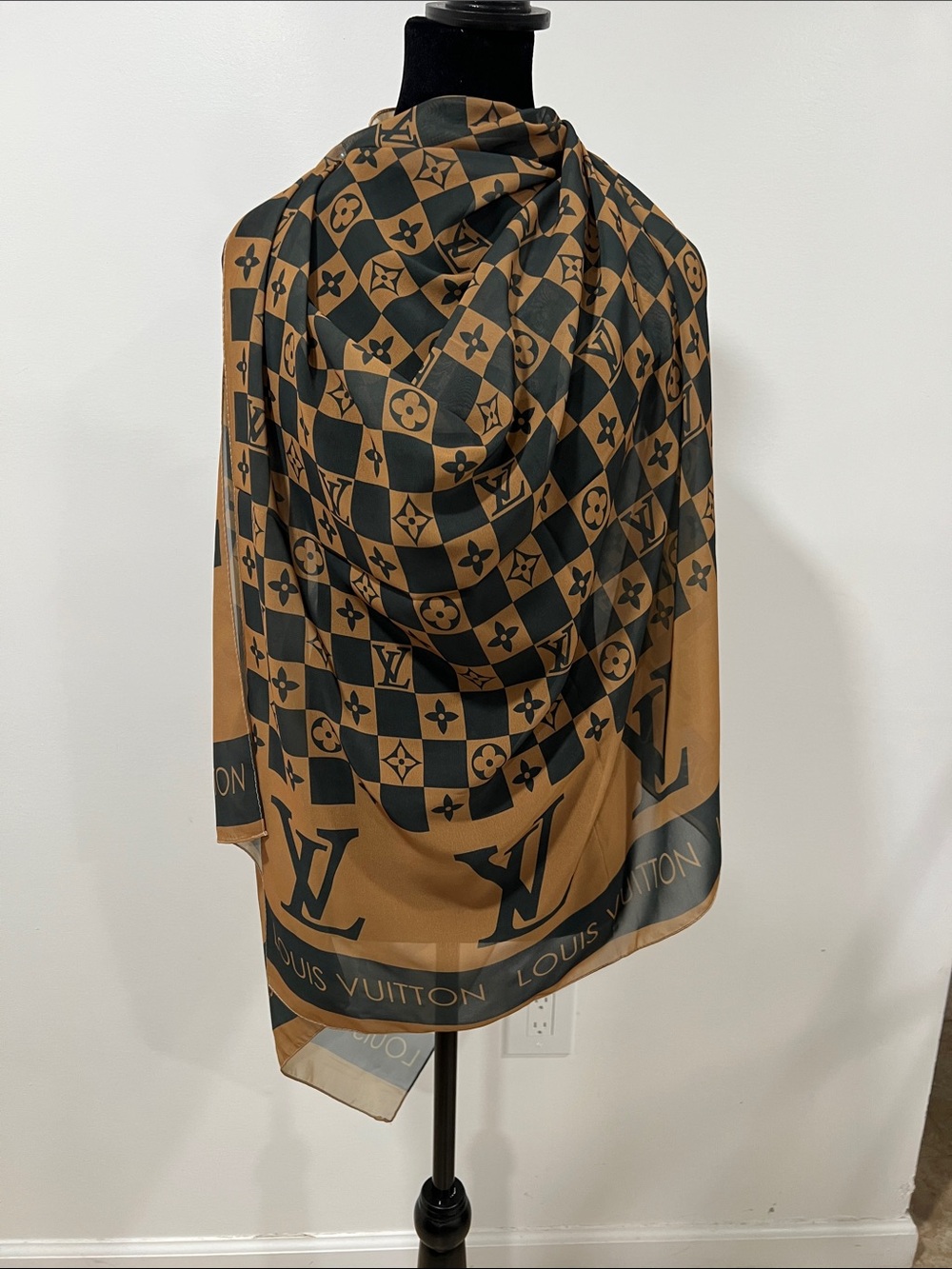 New Listing (( not authentic))NEW❤️LV Chiffon Shawl